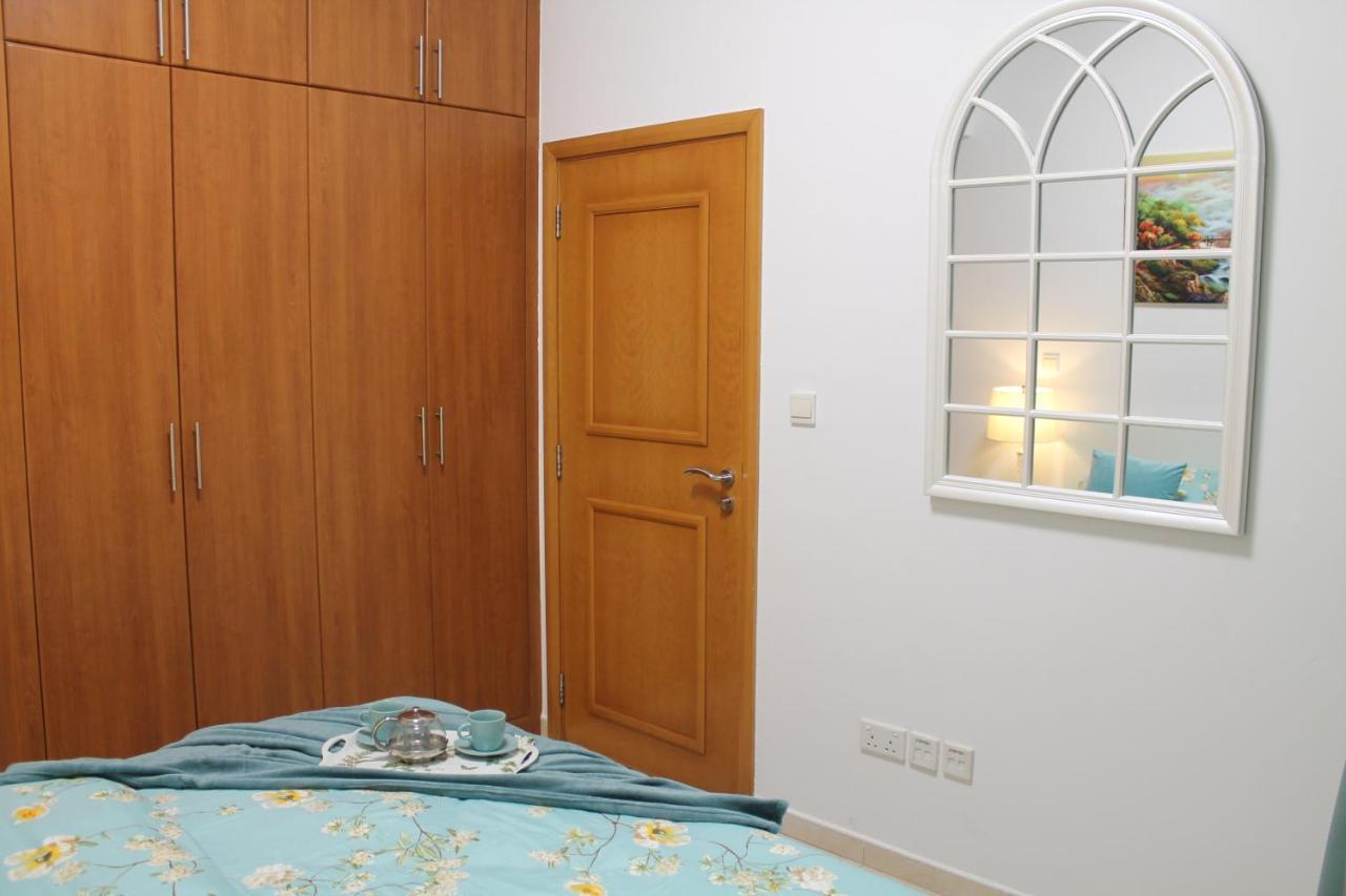Newly Furnished One Bedroom Apartment Next To Metro & Beach In Marina Residence Дубай Екстер'єр фото