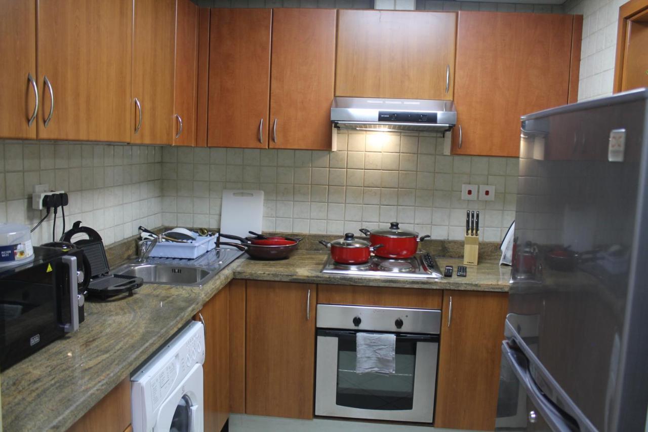 Newly Furnished One Bedroom Apartment Next To Metro & Beach In Marina Residence Дубай Екстер'єр фото