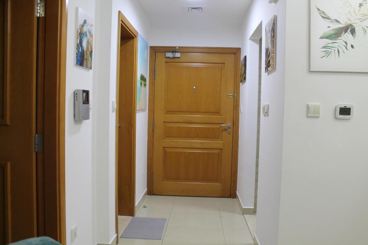 Newly Furnished One Bedroom Apartment Next To Metro & Beach In Marina Residence Дубай Екстер'єр фото